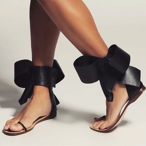 Excellent Used Condition Aminah Abdul Jillil Bow Sandals (US 8/Black)